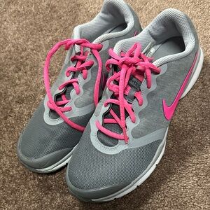 Nike Women's Sneakers in Gray with Pink Accents